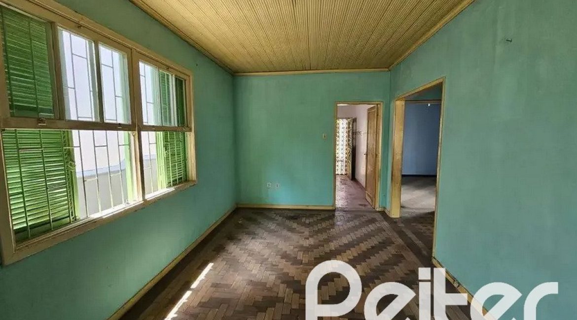 Terreno à venda com 412m², no bairro Tristeza em Porto Alegre