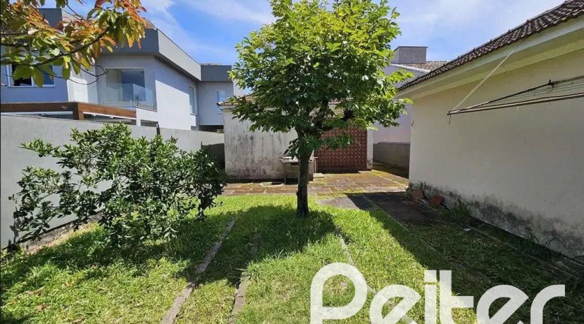 Terreno à venda com 412m², no bairro Tristeza em Porto Alegre