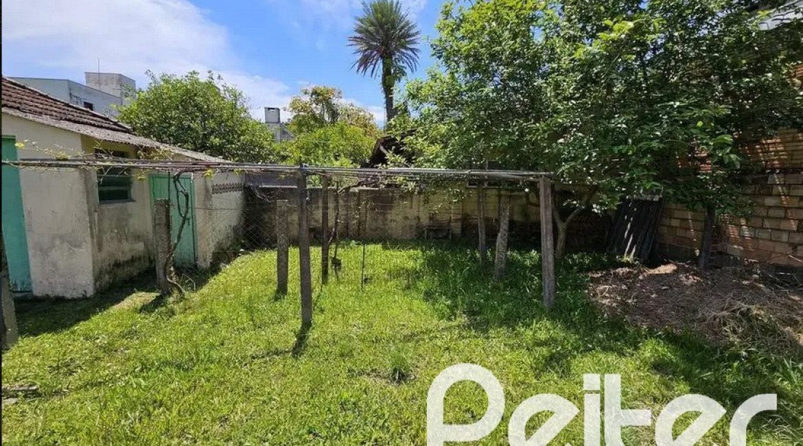 Terreno à venda com 412m², no bairro Tristeza em Porto Alegre