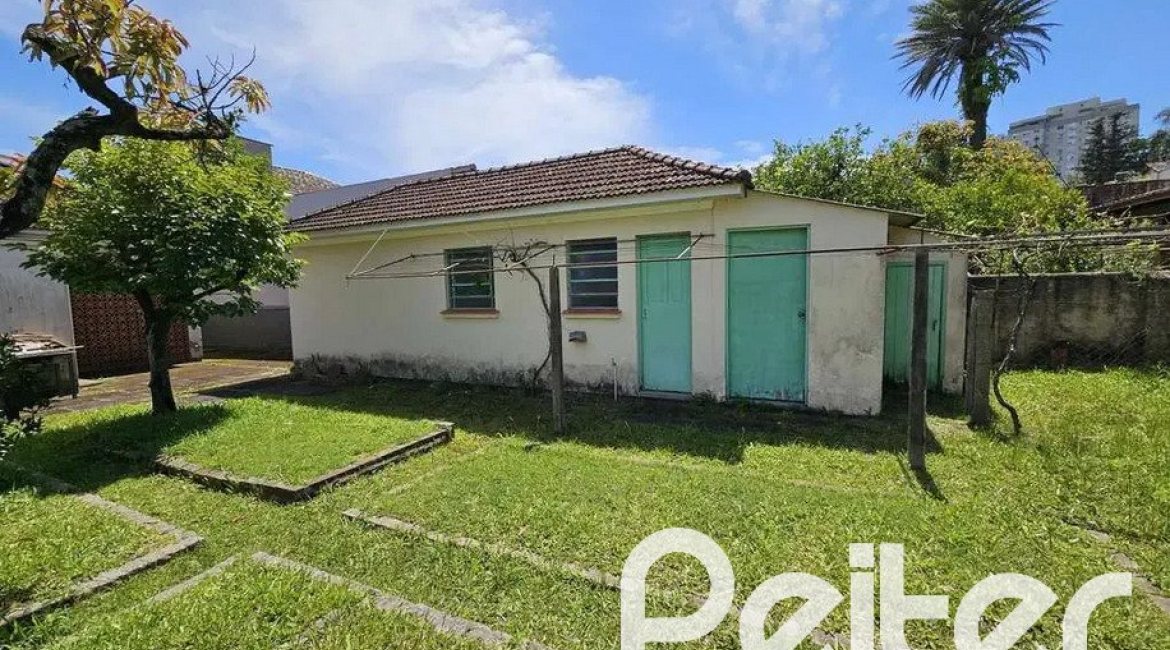 Terreno à venda com 412m², no bairro Tristeza em Porto Alegre
