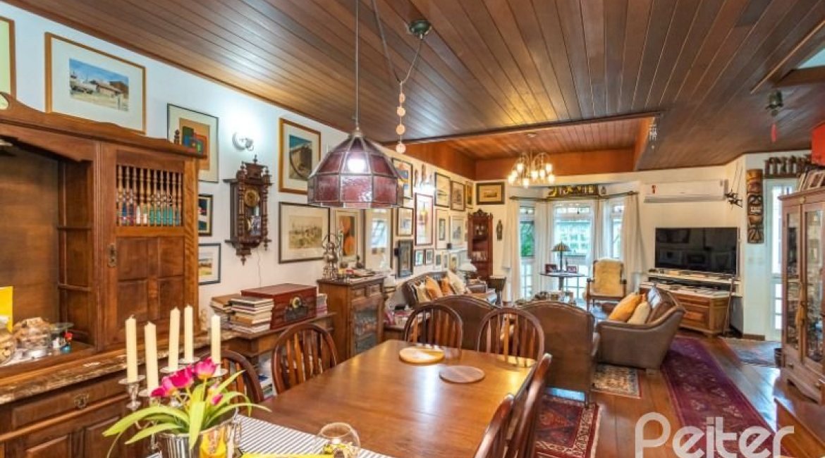 Casa em Condomínio à venda com 227m², 3 dormitórios, 1 suíte, 3 vagas, no bairro Tristeza em Porto Alegre