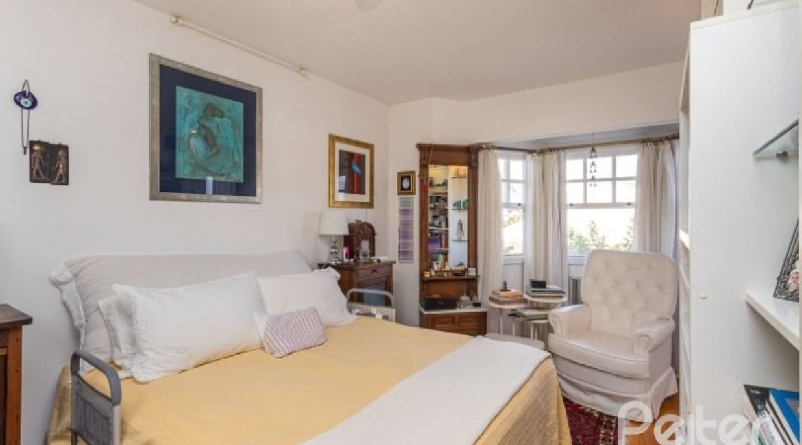 Casa em Condomínio à venda com 227m², 3 dormitórios, 1 suíte, 3 vagas, no bairro Tristeza em Porto Alegre