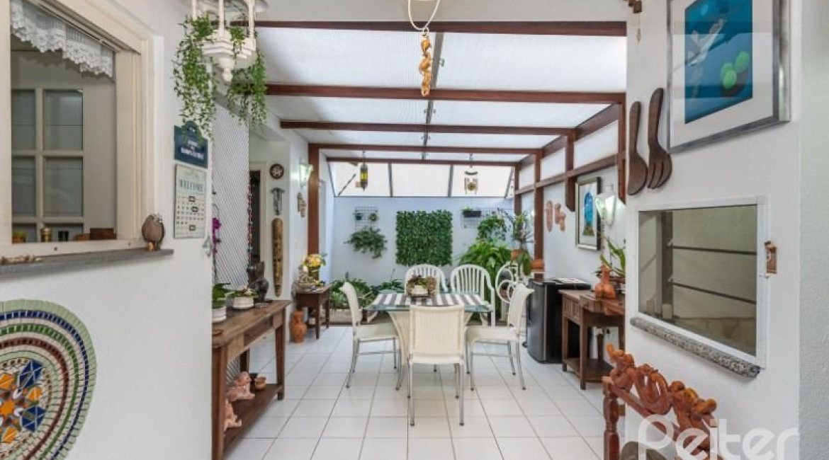 Casa em Condomínio à venda com 227m², 3 dormitórios, 1 suíte, 3 vagas, no bairro Tristeza em Porto Alegre