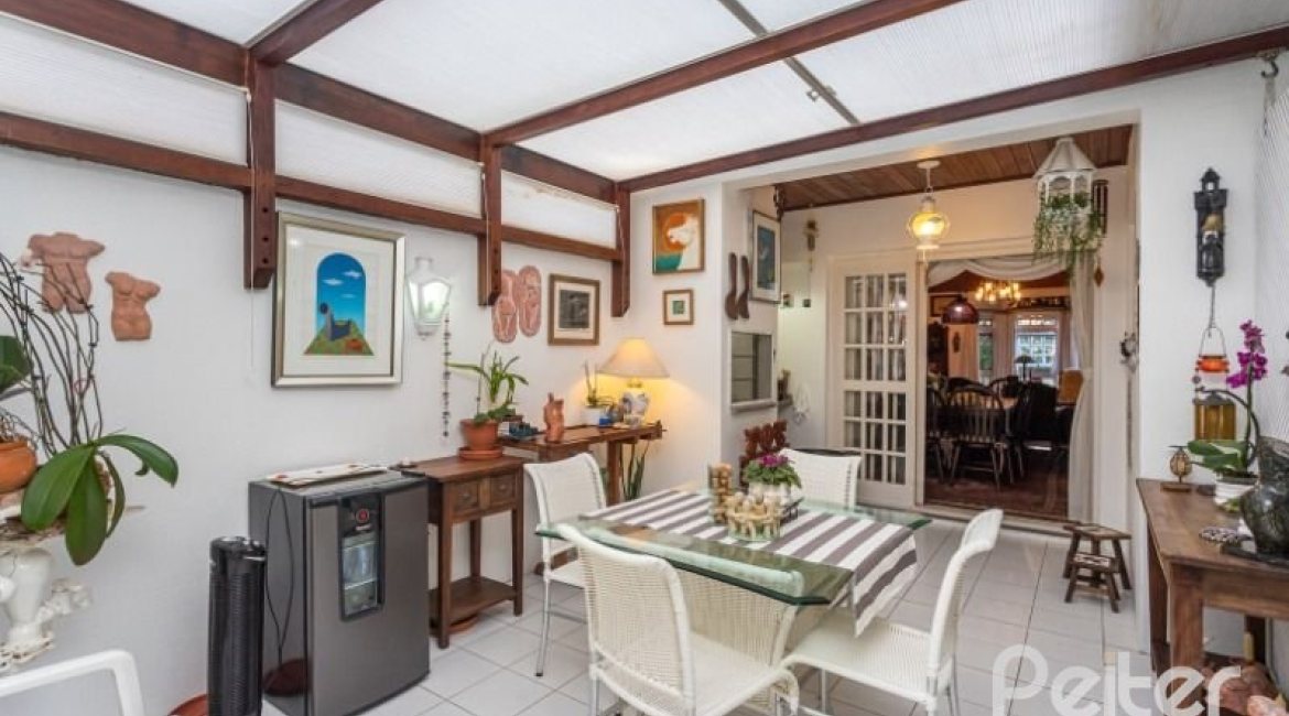 Casa em Condomínio à venda com 227m², 3 dormitórios, 1 suíte, 3 vagas, no bairro Tristeza em Porto Alegre