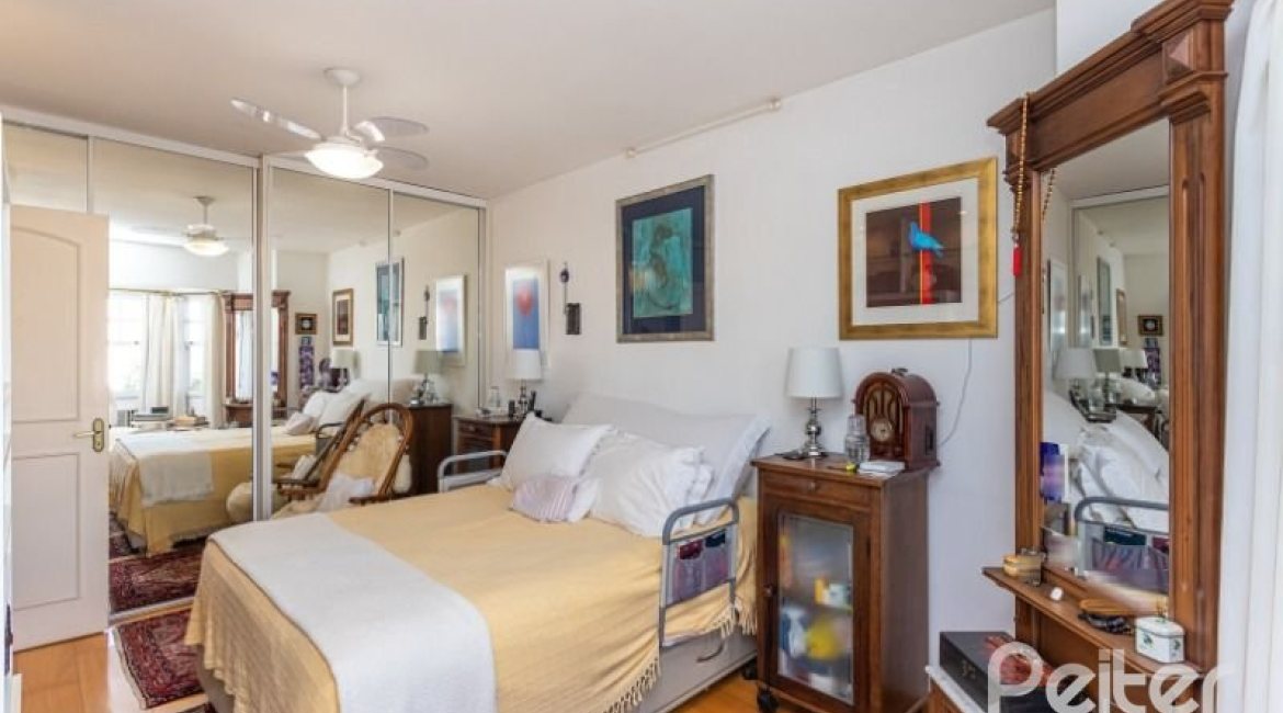 Casa em Condomínio à venda com 227m², 3 dormitórios, 1 suíte, 3 vagas, no bairro Tristeza em Porto Alegre