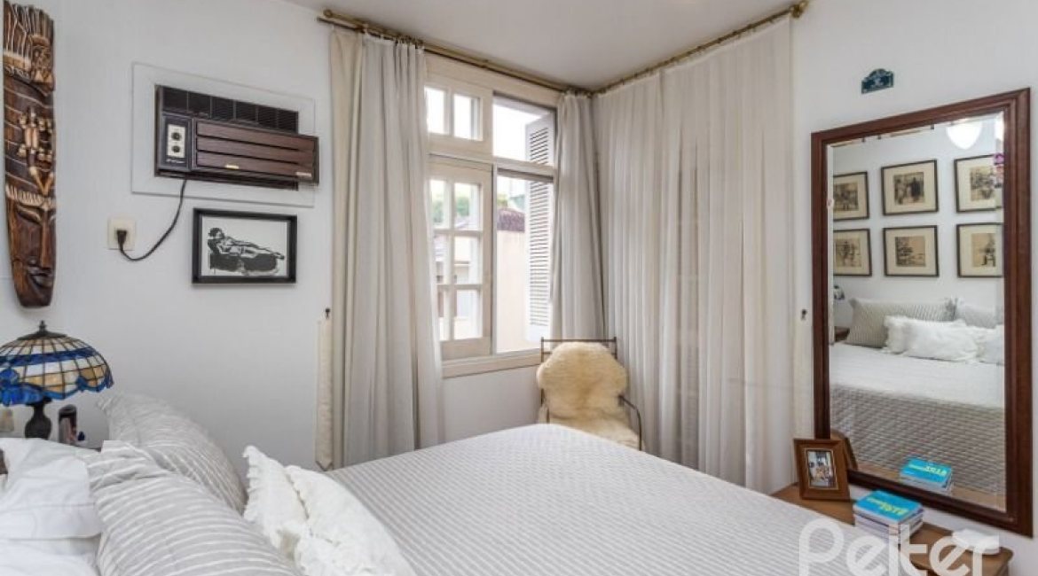 Casa em Condomínio à venda com 227m², 3 dormitórios, 1 suíte, 3 vagas, no bairro Tristeza em Porto Alegre