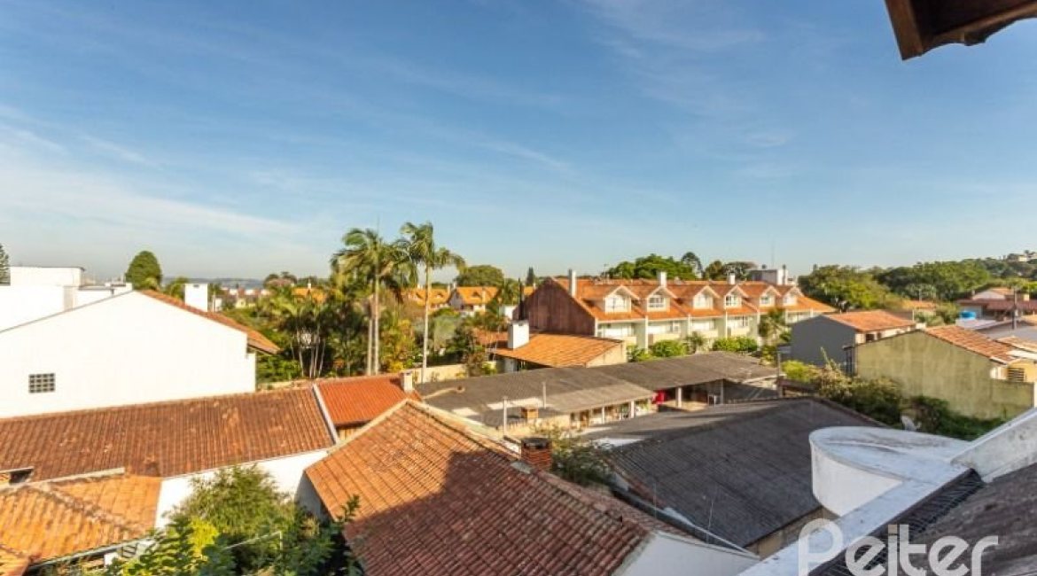 Casa em Condomínio à venda com 227m², 3 dormitórios, 1 suíte, 3 vagas, no bairro Tristeza em Porto Alegre