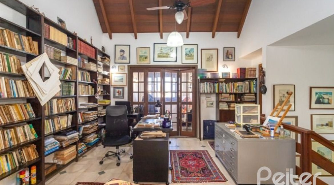 Casa em Condomínio à venda com 227m², 3 dormitórios, 1 suíte, 3 vagas, no bairro Tristeza em Porto Alegre