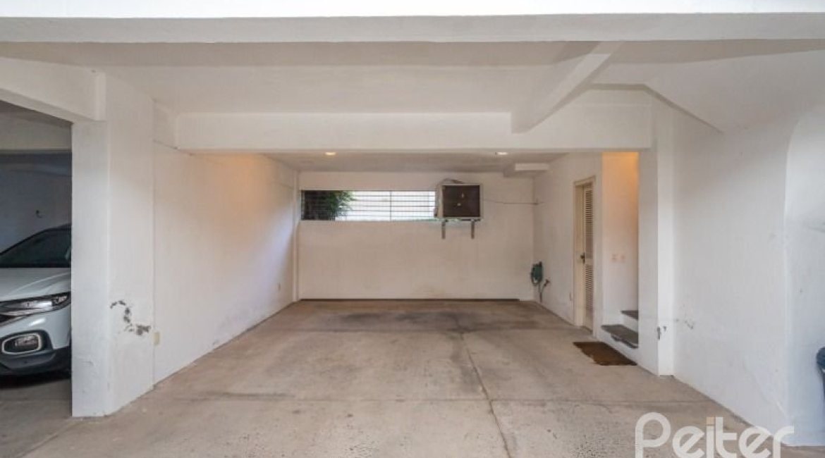 Casa em Condomínio à venda com 227m², 3 dormitórios, 1 suíte, 3 vagas, no bairro Tristeza em Porto Alegre