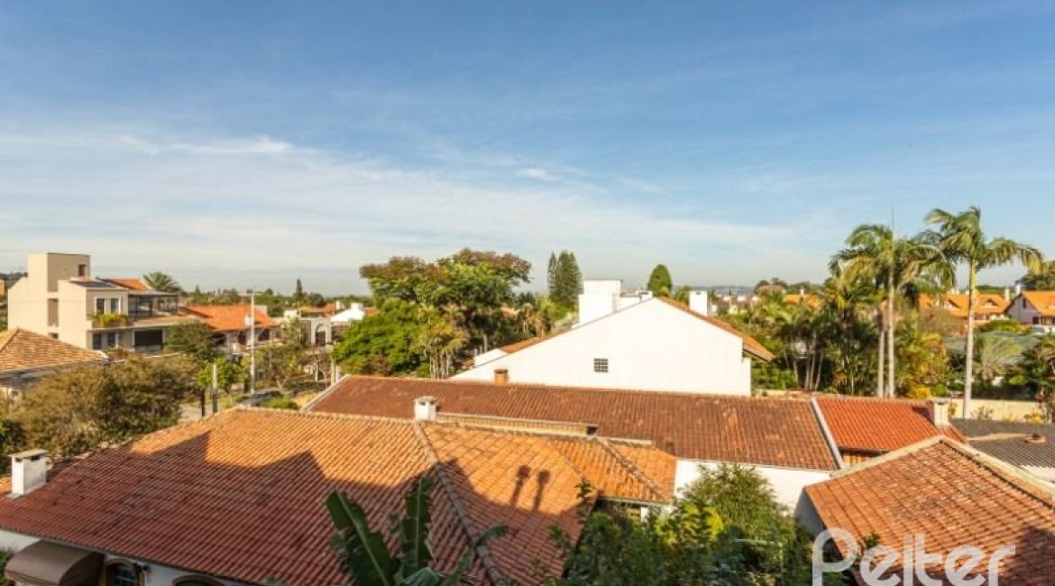 Casa em Condomínio à venda com 227m², 3 dormitórios, 1 suíte, 3 vagas, no bairro Tristeza em Porto Alegre