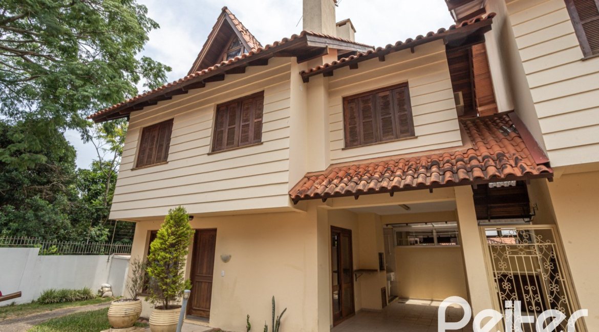 Casa em Condomínio à venda com 132m², 3 dormitórios, 1 suíte, 2 vagas, no bairro Guarujá em Porto Alegre