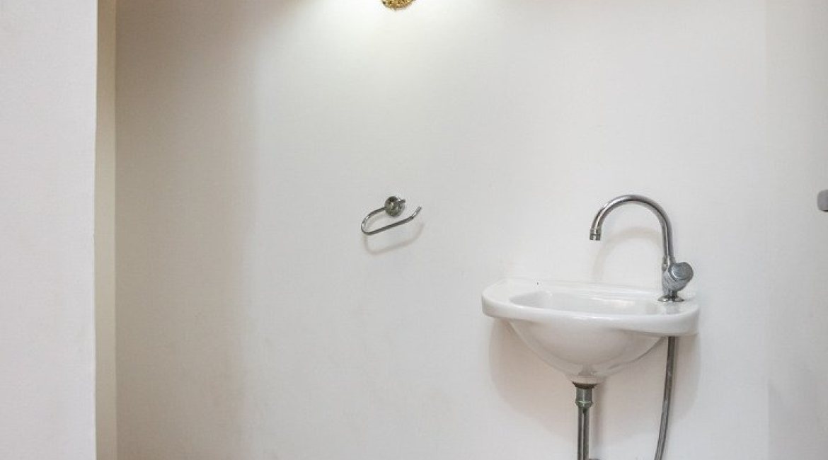 Casa em Condomínio à venda com 132m², 3 dormitórios, 1 suíte, 2 vagas, no bairro Guarujá em Porto Alegre