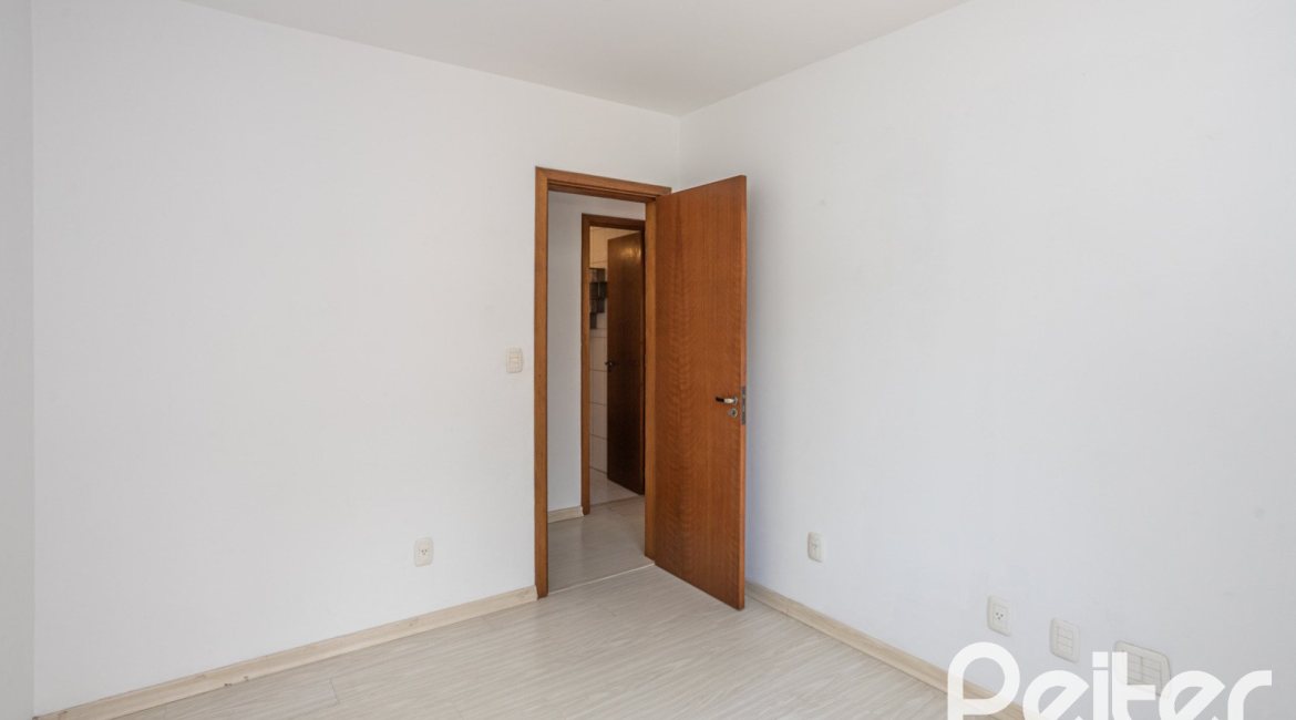 Casa em Condomínio à venda com 132m², 3 dormitórios, 1 suíte, 2 vagas, no bairro Guarujá em Porto Alegre