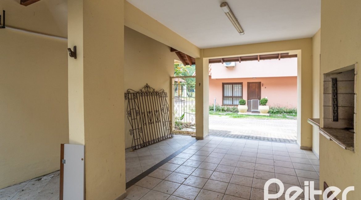 Casa em Condomínio à venda com 132m², 3 dormitórios, 1 suíte, 2 vagas, no bairro Guarujá em Porto Alegre