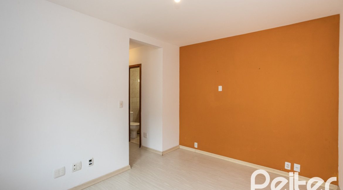 Casa em Condomínio à venda com 132m², 3 dormitórios, 1 suíte, 2 vagas, no bairro Guarujá em Porto Alegre