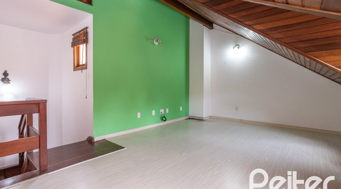 Casa em Condomínio à venda com 132m², 3 dormitórios, 1 suíte, 2 vagas, no bairro Guarujá em Porto Alegre