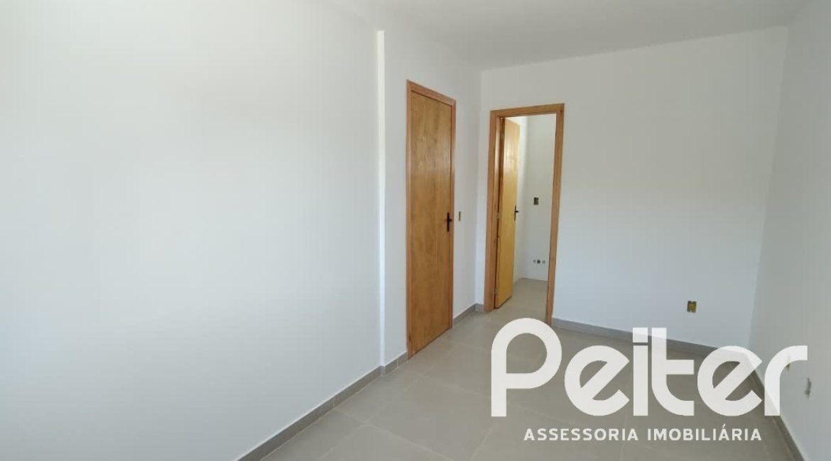 Casa à venda com 74m², 2 dormitórios, 1 suíte, 2 vagas, no bairro Nonoai em Porto Alegre
