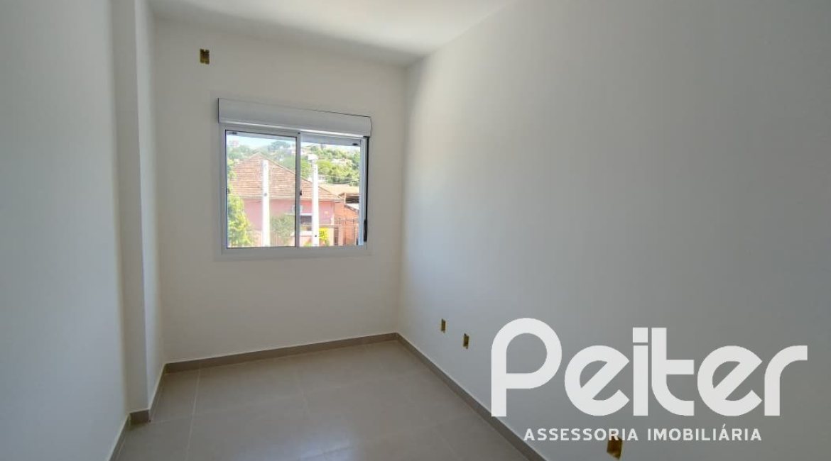 Casa à venda com 74m², 2 dormitórios, 1 suíte, 2 vagas, no bairro Nonoai em Porto Alegre