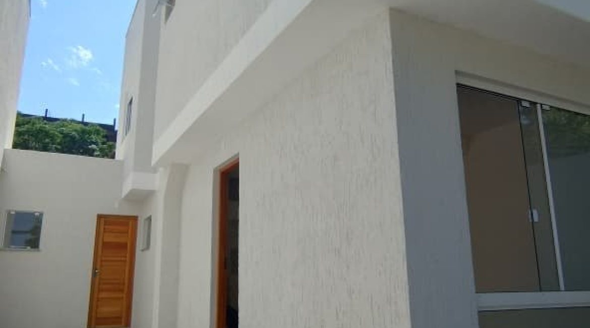 Casa à venda com 74m², 2 dormitórios, 1 suíte, 2 vagas, no bairro Nonoai em Porto Alegre