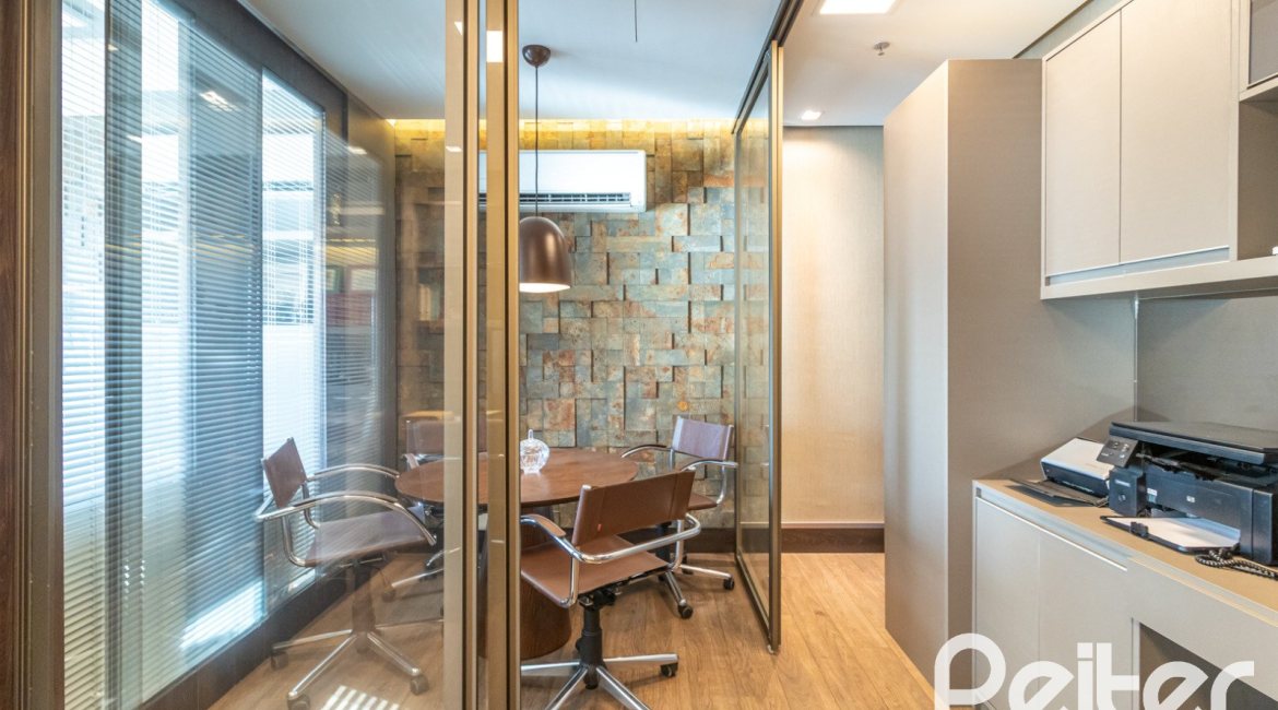 Comercial à venda com 41m², no bairro Cristal em Porto Alegre