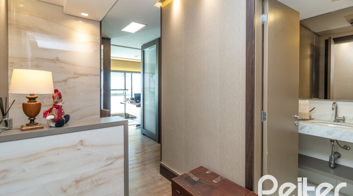 Comercial à venda com 41m², no bairro Cristal em Porto Alegre