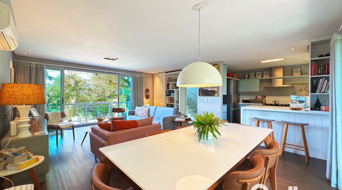 Casa em Condomínio à venda com 271m², 3 dormitórios, 1 suíte, 2 vagas, no bairro Vila Assunção em Porto Alegre