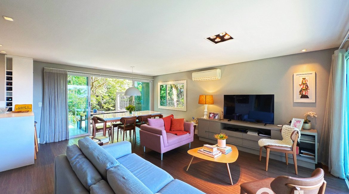 Casa em Condomínio à venda com 271m², 3 dormitórios, 1 suíte, 2 vagas, no bairro Vila Assunção em Porto Alegre