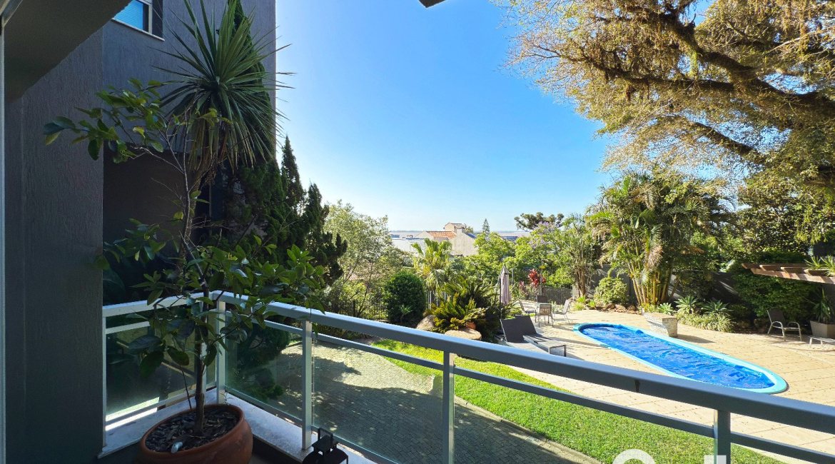 Casa em Condomínio à venda com 271m², 3 dormitórios, 1 suíte, 2 vagas, no bairro Vila Assunção em Porto Alegre