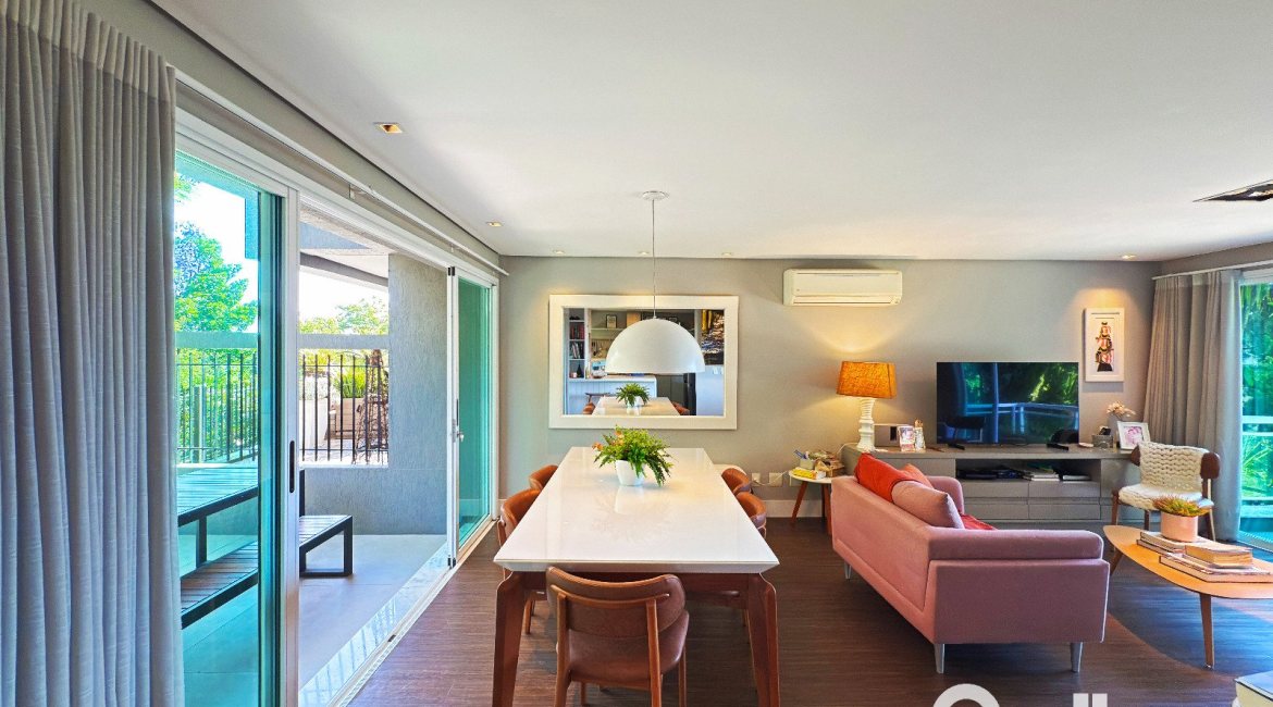 Casa em Condomínio à venda com 271m², 3 dormitórios, 1 suíte, 2 vagas, no bairro Vila Assunção em Porto Alegre