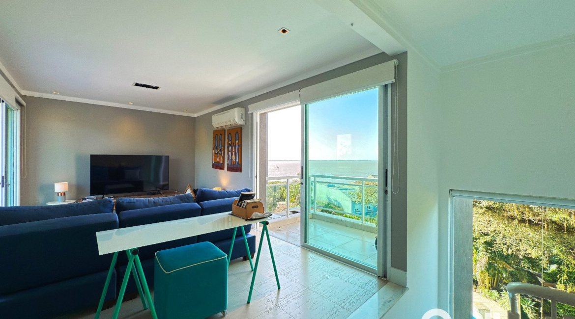 Casa em Condomínio à venda com 271m², 3 dormitórios, 1 suíte, 2 vagas, no bairro Vila Assunção em Porto Alegre