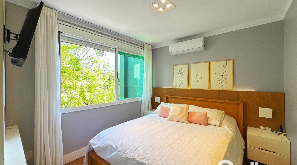 Casa em Condomínio à venda com 271m², 3 dormitórios, 1 suíte, 2 vagas, no bairro Vila Assunção em Porto Alegre