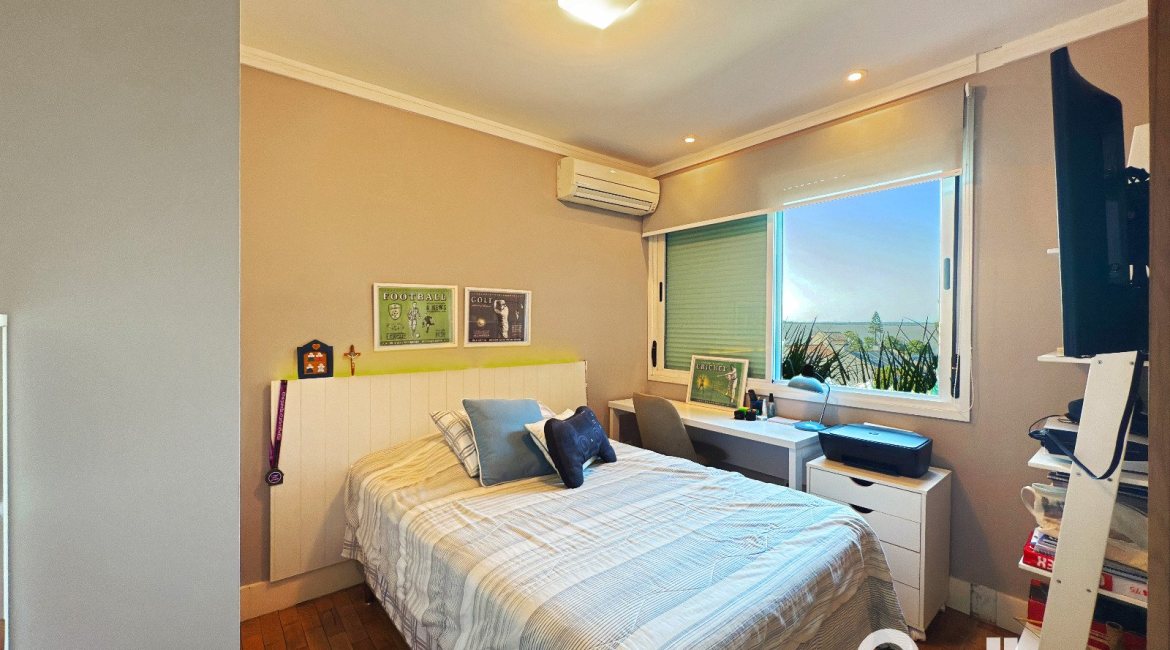 Casa em Condomínio à venda com 271m², 3 dormitórios, 1 suíte, 2 vagas, no bairro Vila Assunção em Porto Alegre