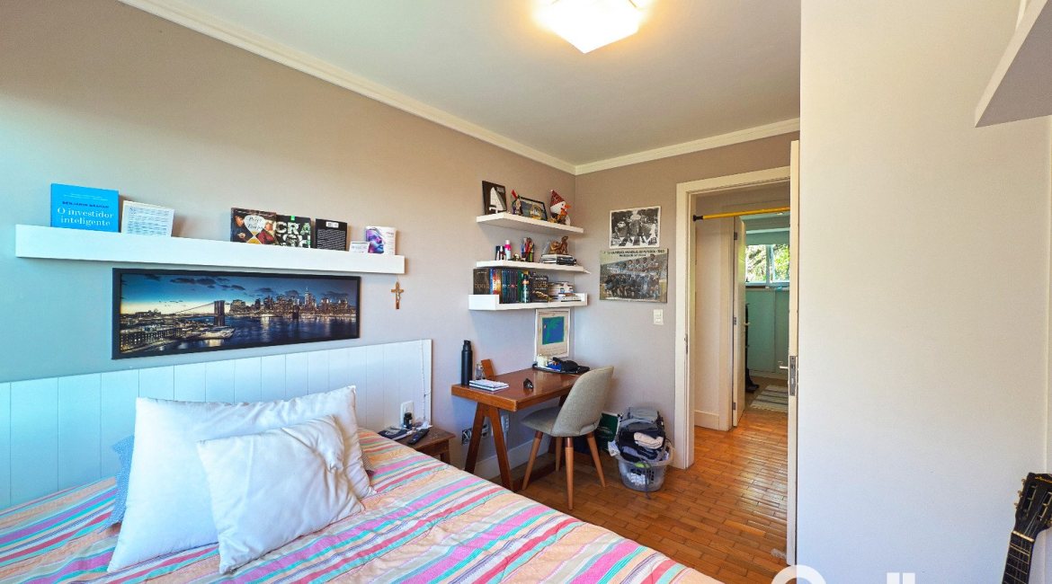 Casa em Condomínio à venda com 271m², 3 dormitórios, 1 suíte, 2 vagas, no bairro Vila Assunção em Porto Alegre