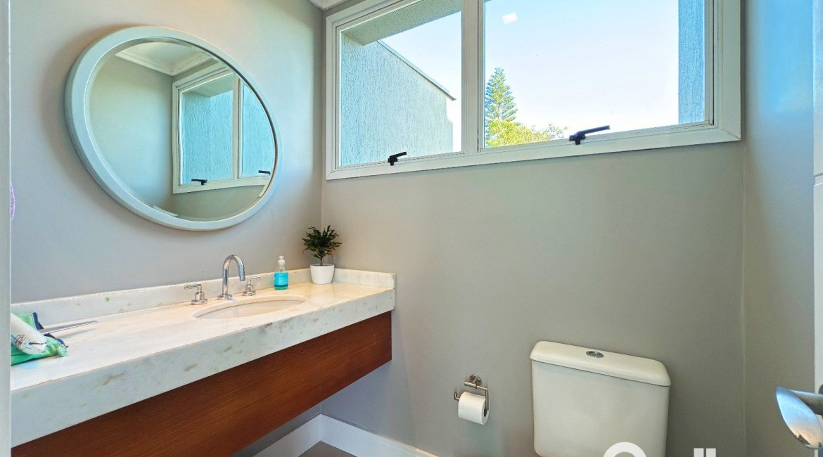 Casa em Condomínio à venda com 271m², 3 dormitórios, 1 suíte, 2 vagas, no bairro Vila Assunção em Porto Alegre