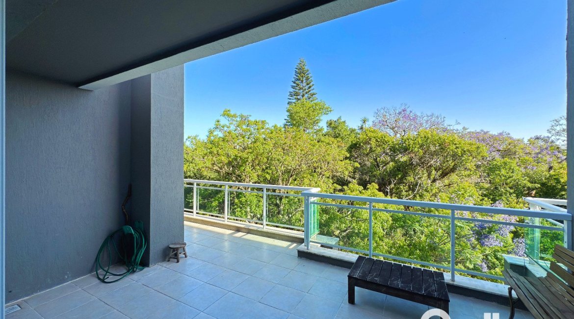 Casa em Condomínio à venda com 271m², 3 dormitórios, 1 suíte, 2 vagas, no bairro Vila Assunção em Porto Alegre