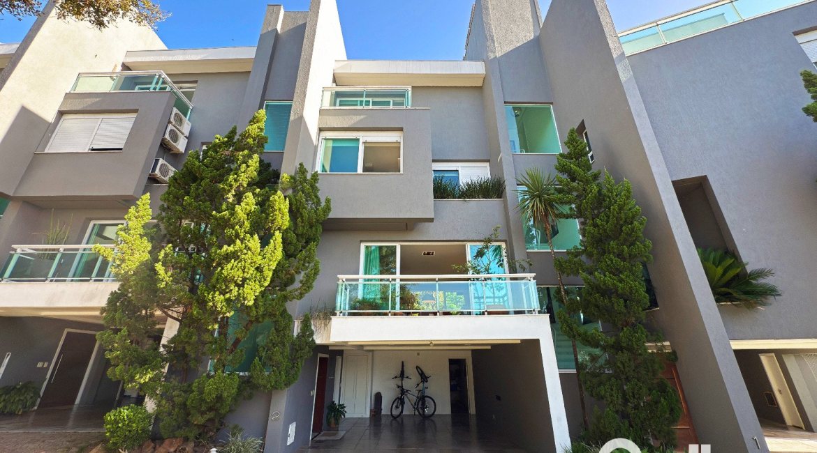 Casa em Condomínio à venda com 271m², 3 dormitórios, 1 suíte, 2 vagas, no bairro Vila Assunção em Porto Alegre