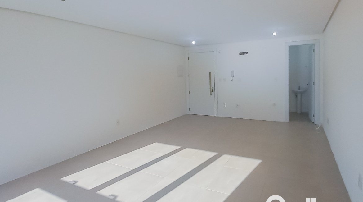 Comercial à venda com 31m², 1 vaga, no bairro Tristeza em Porto Alegre