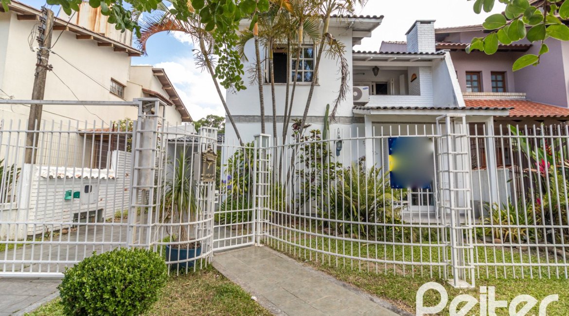 Casa à venda com 170m², 3 dormitórios, 1 suíte, 2 vagas, no bairro Ipanema em Porto Alegre