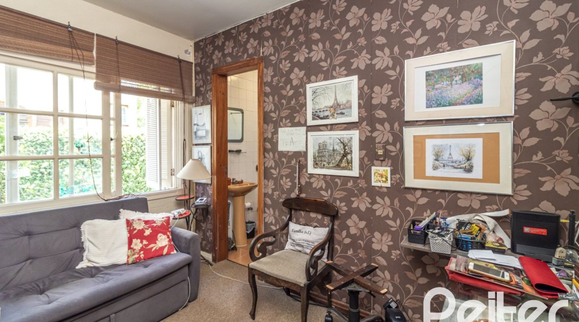 Casa à venda com 170m², 3 dormitórios, 1 suíte, 2 vagas, no bairro Ipanema em Porto Alegre