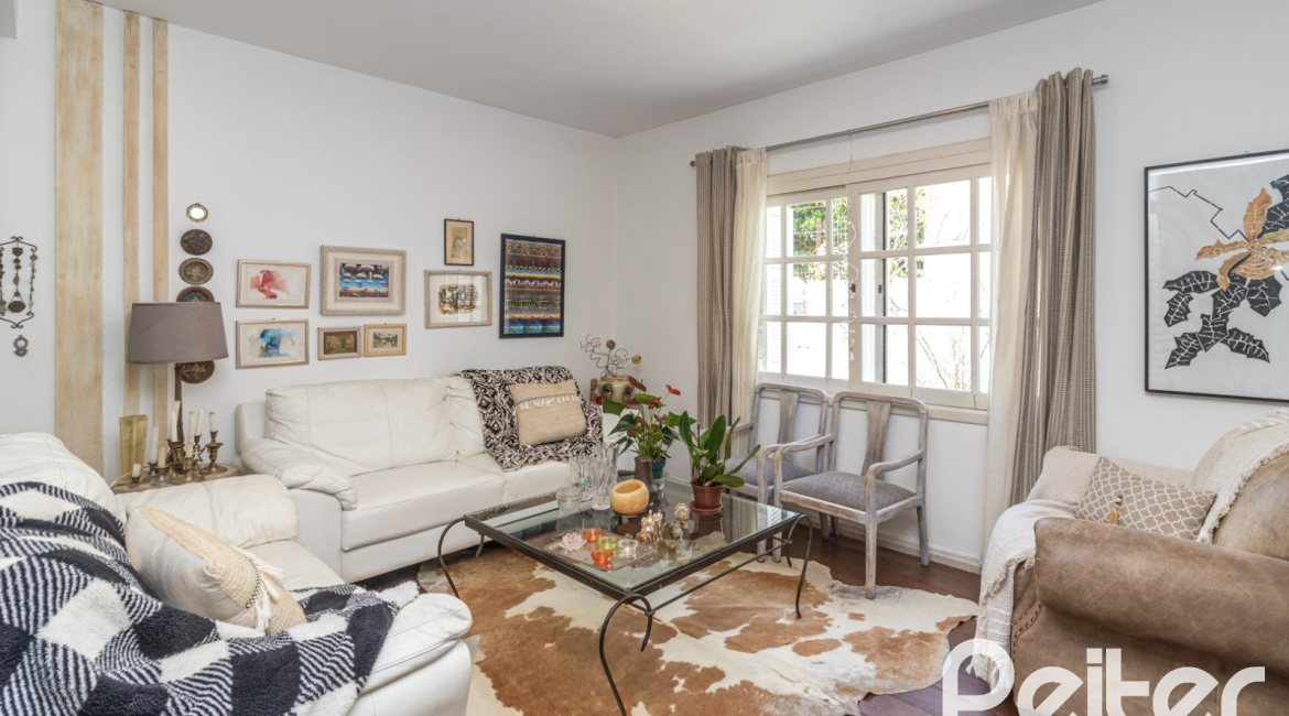 Casa à venda com 170m², 3 dormitórios, 1 suíte, 2 vagas, no bairro Ipanema em Porto Alegre