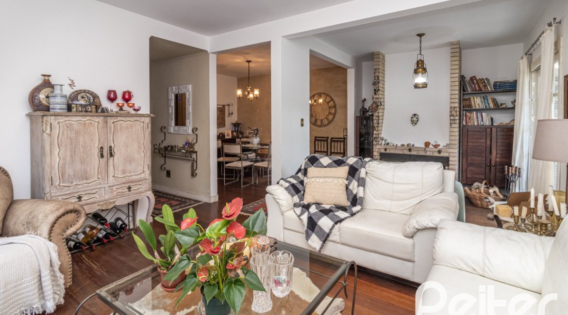 Casa à venda com 170m², 3 dormitórios, 1 suíte, 2 vagas, no bairro Ipanema em Porto Alegre