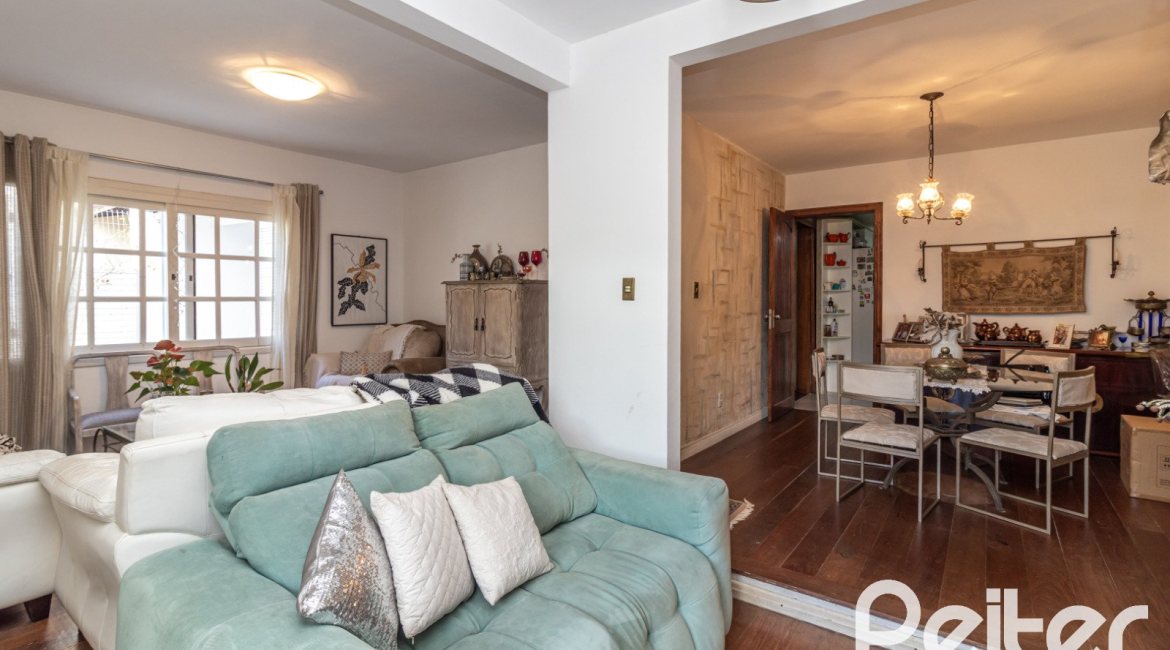 Casa à venda com 170m², 3 dormitórios, 1 suíte, 2 vagas, no bairro Ipanema em Porto Alegre