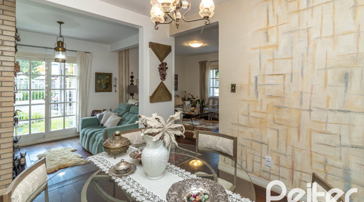 Casa à venda com 170m², 3 dormitórios, 1 suíte, 2 vagas, no bairro Ipanema em Porto Alegre