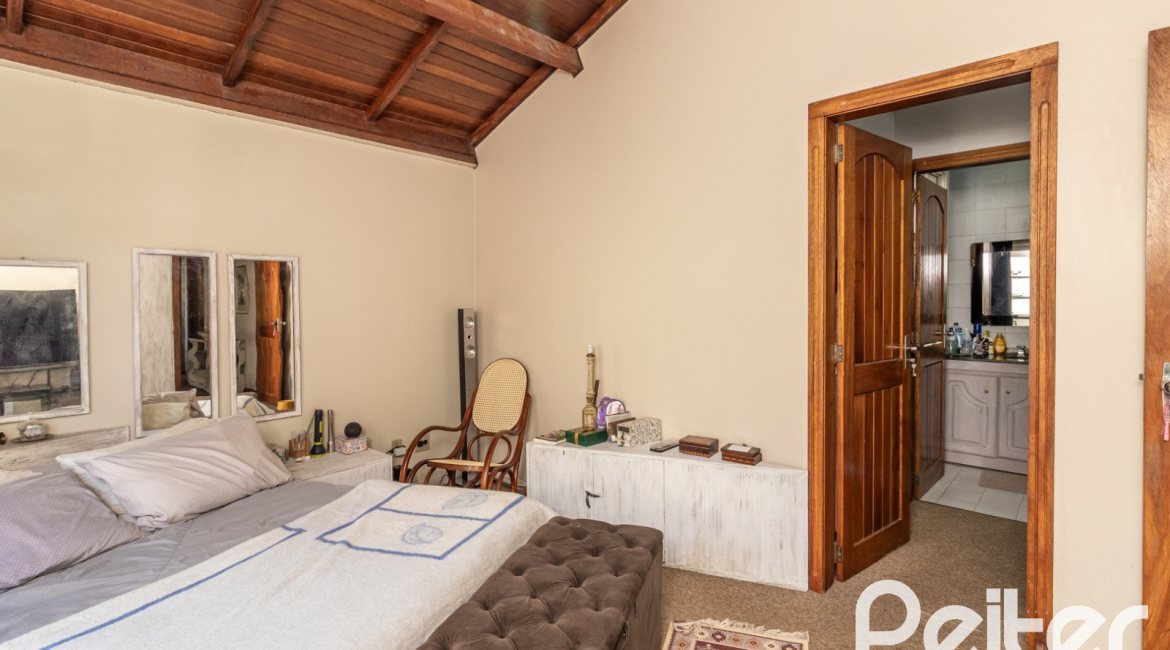 Casa à venda com 170m², 3 dormitórios, 1 suíte, 2 vagas, no bairro Ipanema em Porto Alegre