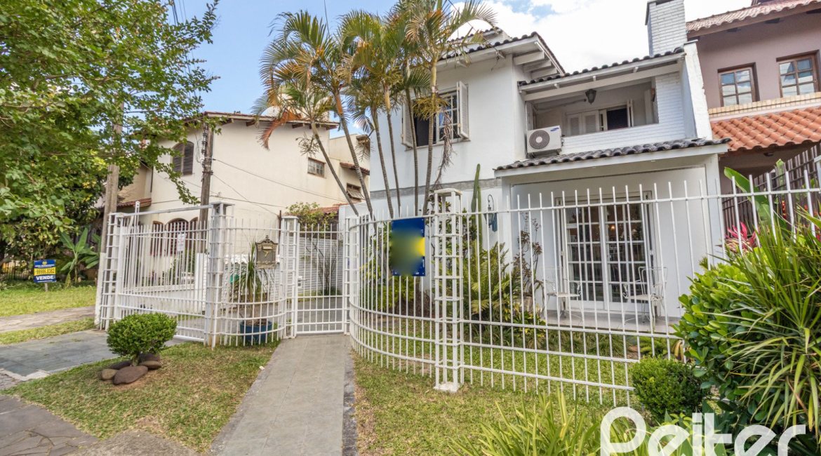 Casa à venda com 170m², 3 dormitórios, 1 suíte, 2 vagas, no bairro Ipanema em Porto Alegre