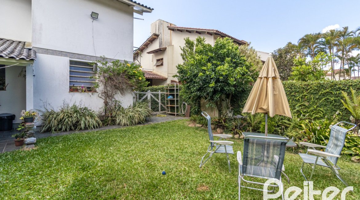 Casa à venda com 170m², 3 dormitórios, 1 suíte, 2 vagas, no bairro Ipanema em Porto Alegre