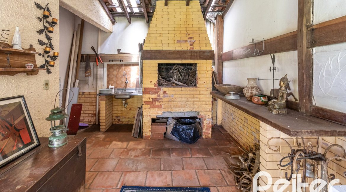 Casa à venda com 170m², 3 dormitórios, 1 suíte, 2 vagas, no bairro Ipanema em Porto Alegre