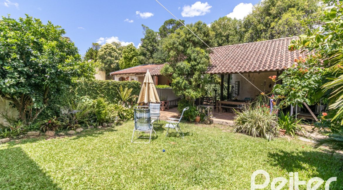 Casa à venda com 170m², 3 dormitórios, 1 suíte, 2 vagas, no bairro Ipanema em Porto Alegre