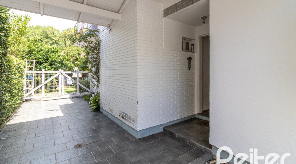 Casa à venda com 170m², 3 dormitórios, 1 suíte, 2 vagas, no bairro Ipanema em Porto Alegre