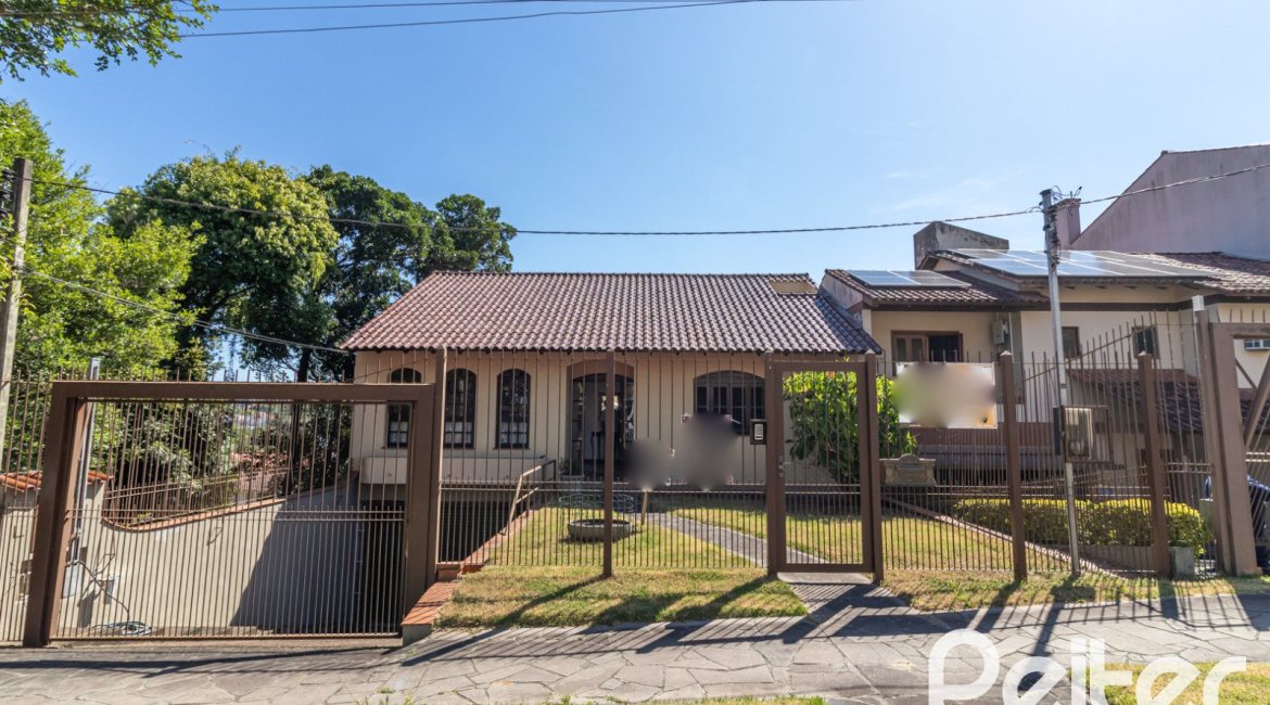 Casa à venda com 226m², 3 dormitórios, 1 suíte, 4 vagas, no bairro Ipanema em Porto Alegre